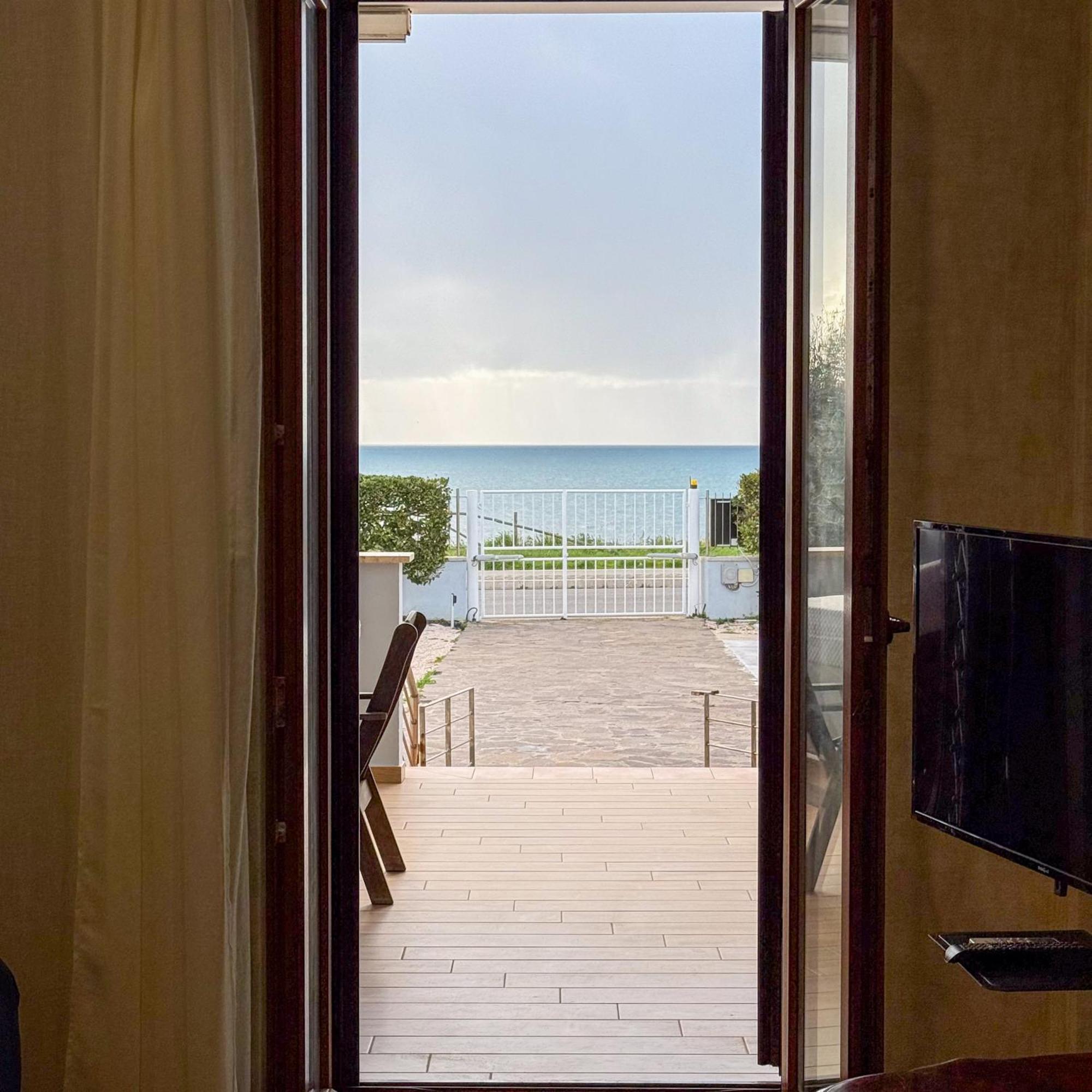 Edo House Anzio - Beachfront - Fronte Mare - Affittacamere Екстер'єр фото