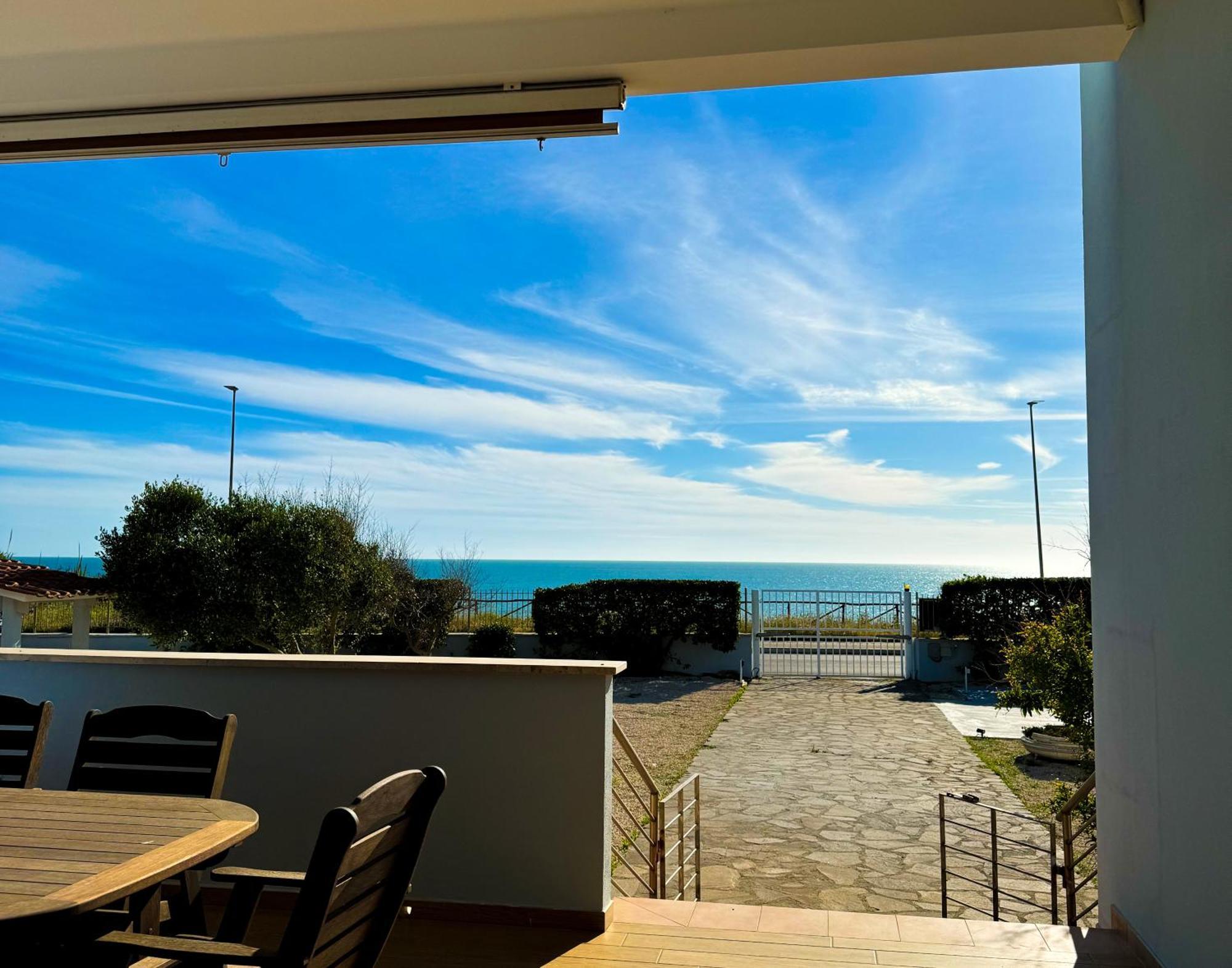 Edo House Anzio - Beachfront - Fronte Mare - Affittacamere Екстер'єр фото